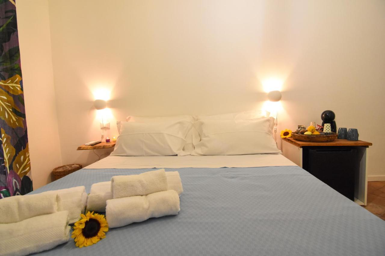 La Dimora Di Artemide B&B เนเปิลส์ ภายนอก รูปภาพ
